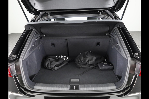 Audi A3 Sportback 40 TFSI e S edition assistentiepakket driving + parking Plus, optiekpakket zwart plus, privacy glass