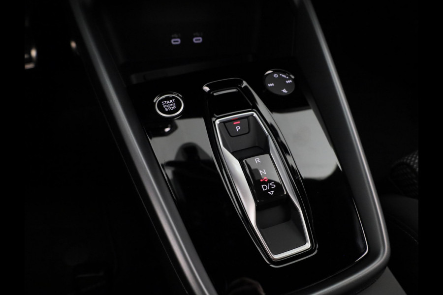 Audi A3 Sportback 40 TFSI e S edition assistentiepakket driving + parking Plus, optiekpakket zwart plus, privacy glass