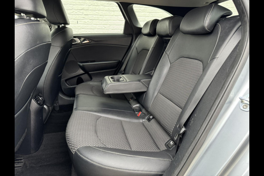 Kia Ceed Sportswagon 1.4 T-GDi DynamicLine Dealeronderhouden Cruise control Climate control Navigatie Apple / Android Trekhaak