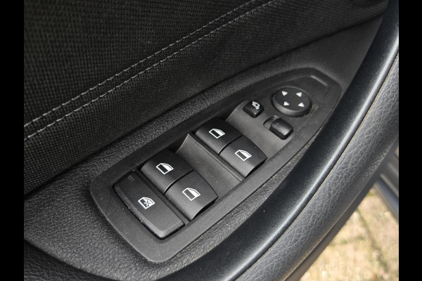 BMW X1 sDrive20i SPORTLINE | HARMAN KARDON | SPORTSTOELEN | TREKHAAK | STOELVERWARMING |
