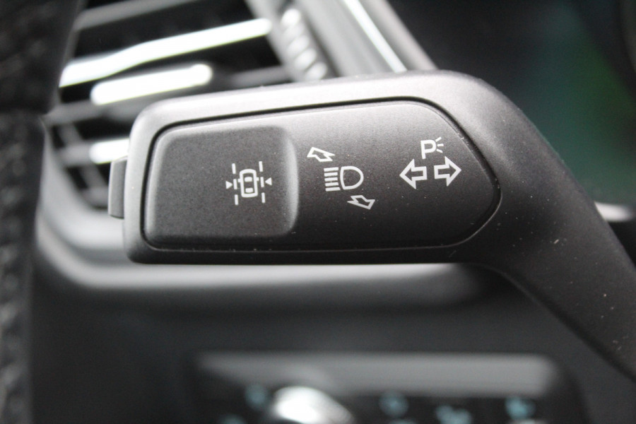 Ford Kuga 2.5 PHEV Titanium , 225pk Climate control , Navigatie , Cruise Control , Bluetooth Android/Apple carplay , LED dagrijverlichting , Parkeersensoren Ford Kuga 2.5 PHEV Titanium , 225pk Climate control , Navigatie , Cruise Control , Bluetooth Android/Apple carplay , LED dagrijverlichting , Parkeersensoren