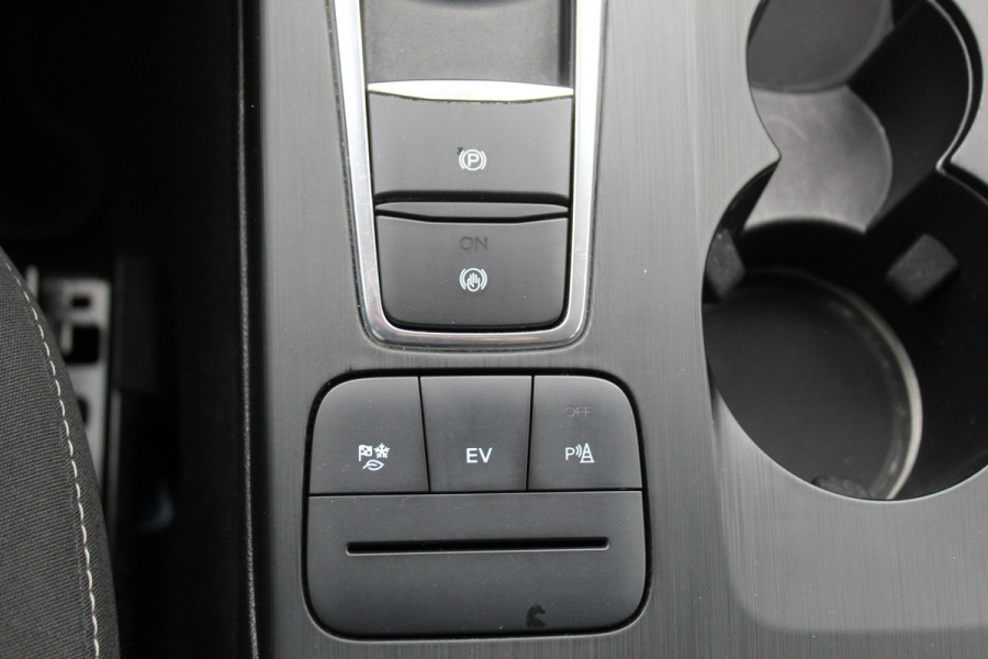 Ford Kuga 2.5 PHEV Titanium , 225pk Climate control , Navigatie , Cruise Control , Bluetooth Android/Apple carplay , LED dagrijverlichting , Parkeersensoren Ford Kuga 2.5 PHEV Titanium , 225pk Climate control , Navigatie , Cruise Control , Bluetooth Android/Apple carplay , LED dagrijverlichting , Parkeersensoren