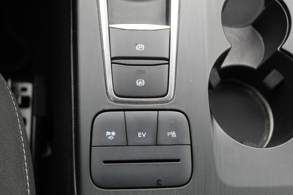 Ford Kuga 2.5 PHEV Titanium , 225pk Climate control , Navigatie , Cruise Control , Bluetooth Android/Apple carplay , LED dagrijverlichting , Parkeersensoren Ford Kuga 2.5 PHEV Titanium , 225pk Climate control , Navigatie , Cruise Control , Bluetooth Android/Apple carplay , LED dagrijverlichting , Parkeersensoren