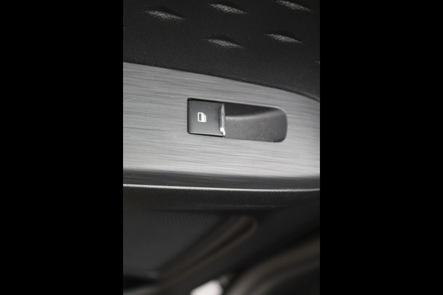 Ford Kuga 2.5 PHEV Titanium , 225pk Climate control , Navigatie , Cruise Control , Bluetooth Android/Apple carplay , LED dagrijverlichting , Parkeersensoren Ford Kuga 2.5 PHEV Titanium , 225pk Climate control , Navigatie , Cruise Control , Bluetooth Android/Apple carplay , LED dagrijverlichting , Parkeersensoren