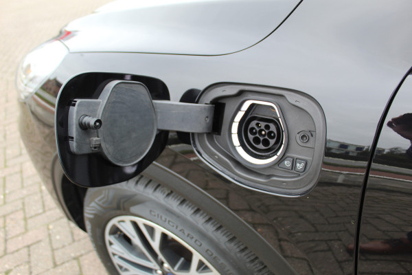 Ford Kuga 2.5 PHEV Titanium , 225pk Climate control , Navigatie , Cruise Control , Bluetooth Android/Apple carplay , LED dagrijverlichting , Parkeersensoren Ford Kuga 2.5 PHEV Titanium , 225pk Climate control , Navigatie , Cruise Control , Bluetooth Android/Apple carplay , LED dagrijverlichting , Parkeersensoren