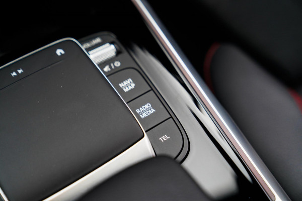 Mercedes-Benz EQB 250+ Business Edition 71 kWh | SOH 100% | Pano | Elektrisch verstelbare memorystoelen | Carbon | Leder/Alcantara