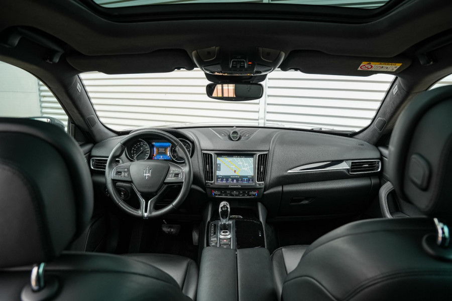 Maserati Levante 3.0 V6 S AWD SQ4 Gold ed. Panoramadak 21"LM Navigatie Stoelverw. 430PK Maserati Levante 3.0 V6 S AWD SQ4 Gold ed. Panoramadak 21"LM Navigatie Stoelverw. 430PK