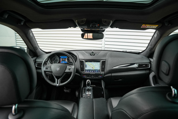 Maserati Levante 3.0 V6 S AWD SQ4 Gold ed. Panoramadak 21"LM Navigatie Stoelverw. 430PK Maserati Levante 3.0 V6 S AWD SQ4 Gold ed. Panoramadak 21"LM Navigatie Stoelverw. 430PK