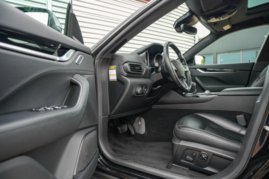 Maserati Levante 3.0 V6 S AWD SQ4 Gold ed. Panoramadak 21"LM Navigatie Stoelverw. 430PK Maserati Levante 3.0 V6 S AWD SQ4 Gold ed. Panoramadak 21"LM Navigatie Stoelverw. 430PK