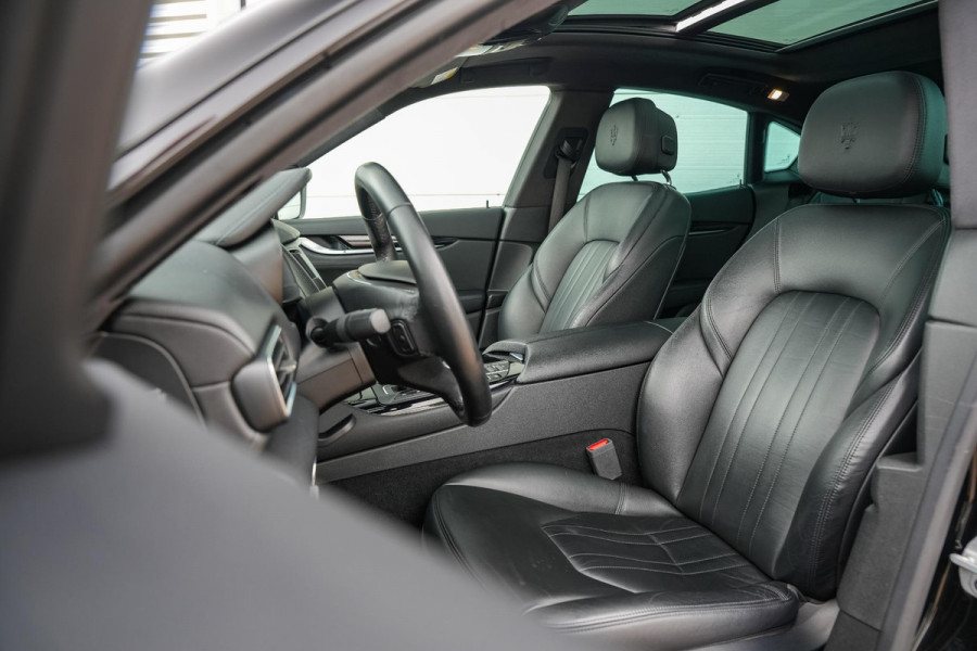 Maserati Levante 3.0 V6 S AWD SQ4 Gold ed. Panoramadak 21"LM Navigatie Stoelverw. 430PK Maserati Levante 3.0 V6 S AWD SQ4 Gold ed. Panoramadak 21"LM Navigatie Stoelverw. 430PK