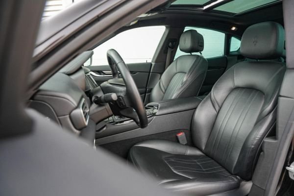 Maserati Levante 3.0 V6 S AWD SQ4 Gold ed. Panoramadak 21"LM Navigatie Stoelverw. 430PK Maserati Levante 3.0 V6 S AWD SQ4 Gold ed. Panoramadak 21"LM Navigatie Stoelverw. 430PK