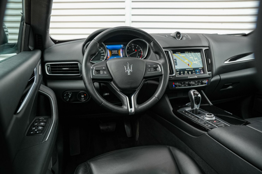 Maserati Levante 3.0 V6 S AWD SQ4 Gold ed. Panoramadak 21"LM Navigatie Stoelverw. 430PK Maserati Levante 3.0 V6 S AWD SQ4 Gold ed. Panoramadak 21"LM Navigatie Stoelverw. 430PK