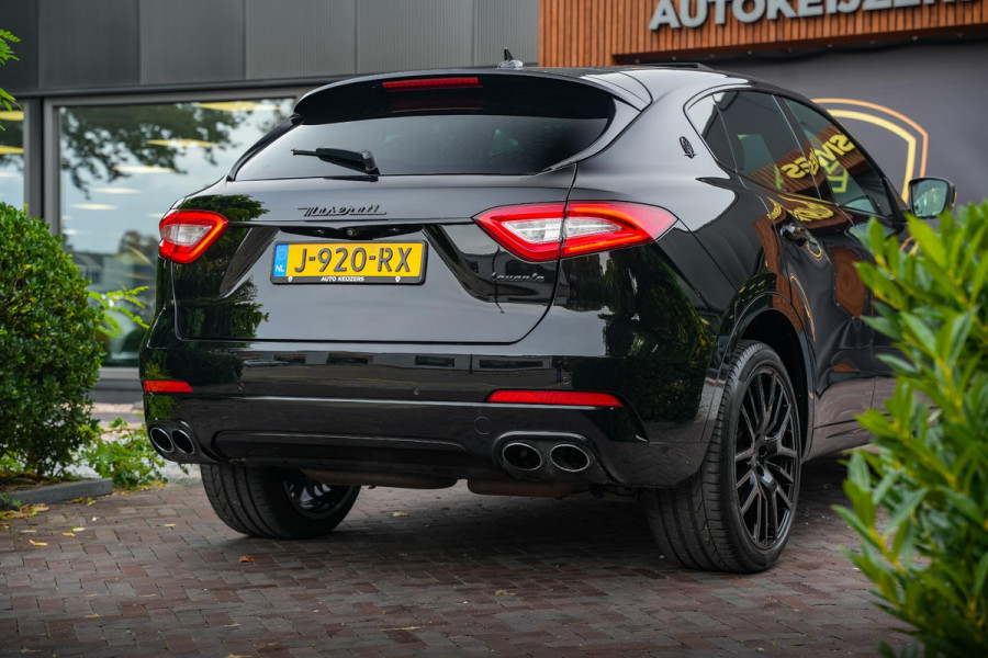 Maserati Levante 3.0 V6 S AWD SQ4 Gold ed. Panoramadak 21"LM Navigatie Stoelverw. 430PK Maserati Levante 3.0 V6 S AWD SQ4 Gold ed. Panoramadak 21"LM Navigatie Stoelverw. 430PK