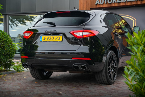 Maserati Levante 3.0 V6 S AWD SQ4 Gold ed. Panoramadak 21"LM Navigatie Stoelverw. 430PK Maserati Levante 3.0 V6 S AWD SQ4 Gold ed. Panoramadak 21"LM Navigatie Stoelverw. 430PK