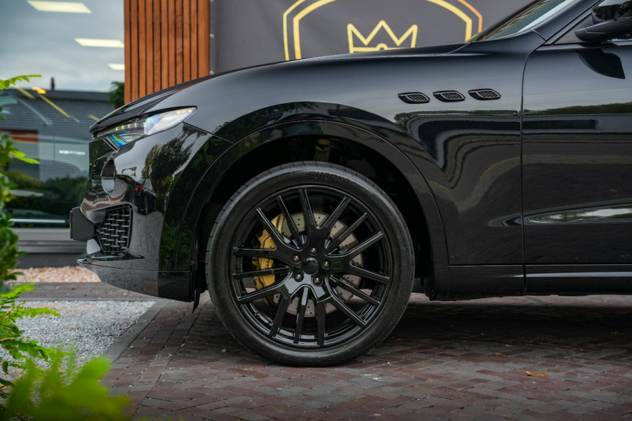 Maserati Levante 3.0 V6 S AWD SQ4 Gold ed. Panoramadak 21"LM Navigatie Stoelverw. 430PK Maserati Levante 3.0 V6 S AWD SQ4 Gold ed. Panoramadak 21"LM Navigatie Stoelverw. 430PK