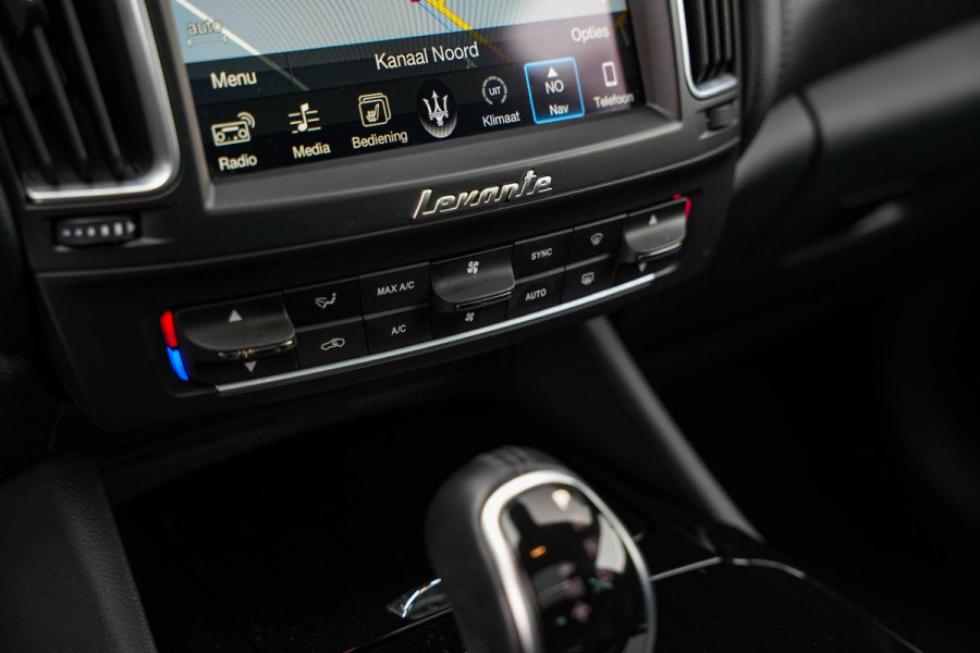 Maserati Levante 3.0 V6 S AWD SQ4 Gold ed. Panoramadak 21"LM Navigatie Stoelverw. 430PK Maserati Levante 3.0 V6 S AWD SQ4 Gold ed. Panoramadak 21"LM Navigatie Stoelverw. 430PK