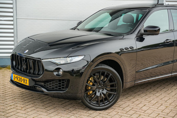 Maserati Levante 3.0 V6 S AWD SQ4 Gold ed. Panoramadak 21"LM Navigatie Stoelverw. 430PK Maserati Levante 3.0 V6 S AWD SQ4 Gold ed. Panoramadak 21"LM Navigatie Stoelverw. 430PK