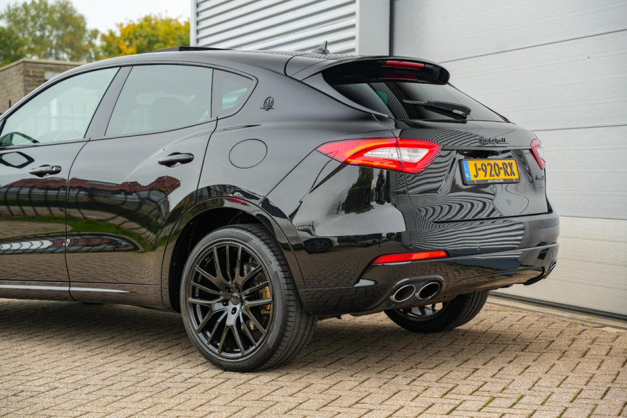 Maserati Levante 3.0 V6 S AWD SQ4 Gold ed. Panoramadak 21"LM Navigatie Stoelverw. 430PK Maserati Levante 3.0 V6 S AWD SQ4 Gold ed. Panoramadak 21"LM Navigatie Stoelverw. 430PK