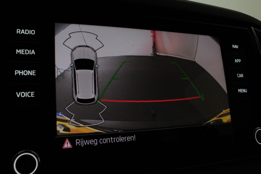 Škoda Karoq 1.5 TSI ACT Style 150pk Automaat/Camera/Trekhaak/ACC cruise control adaptief... Škoda Karoq 1.5 TSI ACT Style 150pk Automaat/Camera/Trekhaak/ACC cruise control adaptief...