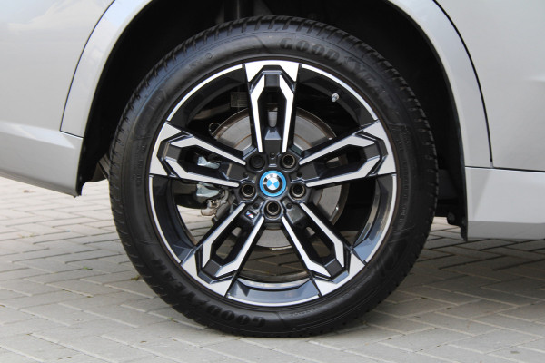 BMW X1 xDrive30e | PANO | M-SPORT | 360 | HUD | KEYLESS | STUURW.VERWARMD | LED |