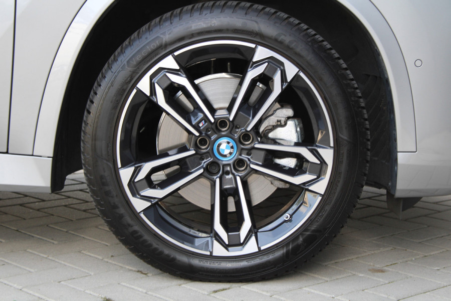 BMW X1 xDrive30e | PANO | M-SPORT | 360 | HUD | KEYLESS | STUURW.VERWARMD | LED |