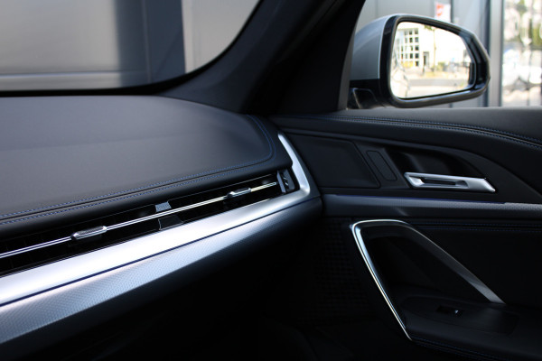 BMW X1 xDrive30e | PANO | M-SPORT | 360 | HUD | KEYLESS | STUURW.VERWARMD | LED |