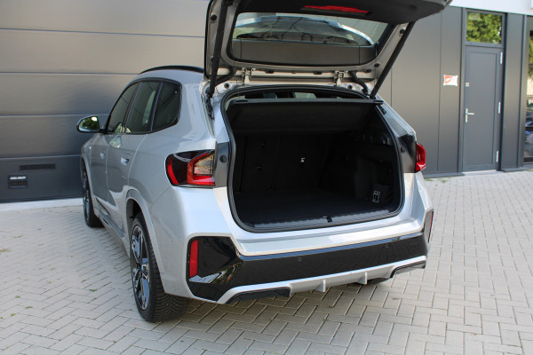 BMW X1 xDrive30e | PANO | M-SPORT | 360 | HUD | KEYLESS | STUURW.VERWARMD | LED |