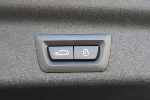 BMW X1 xDrive30e | PANO | M-SPORT | 360 | HUD | KEYLESS | STUURW.VERWARMD | LED |