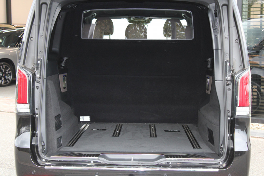 Mercedes-Benz V-Klasse 300d / XXL / 4-matic / DC / AMG / Luchtvering / Elec Stoelen / 360 Cam / Burmester / Vol Opties / NIEUWSTAAT Mercedes-Benz V-Klasse 300d / XXL / 4-matic / DC / AMG / Luchtvering / Elec Stoelen / 360 Cam / Burmester / Vol Opties / NIEUWSTAAT