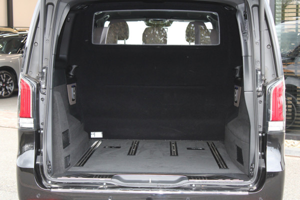 Mercedes-Benz V-Klasse 300d / XXL / 4-matic / DC / AMG / Luchtvering / Elec Stoelen / 360 Cam / Burmester / Vol Opties / NIEUWSTAAT Mercedes-Benz V-Klasse 300d / XXL / 4-matic / DC / AMG / Luchtvering / Elec Stoelen / 360 Cam / Burmester / Vol Opties / NIEUWSTAAT