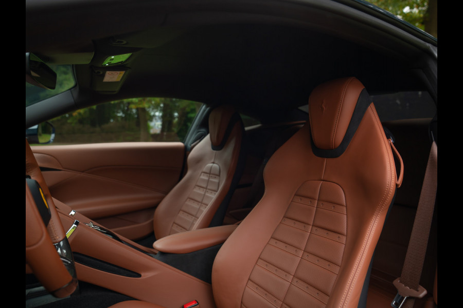 Ferrari Roma 3.9 V8 HELE | Daytona Seats | Pass. Display | ADAS | CarPlay | Carbon stuur