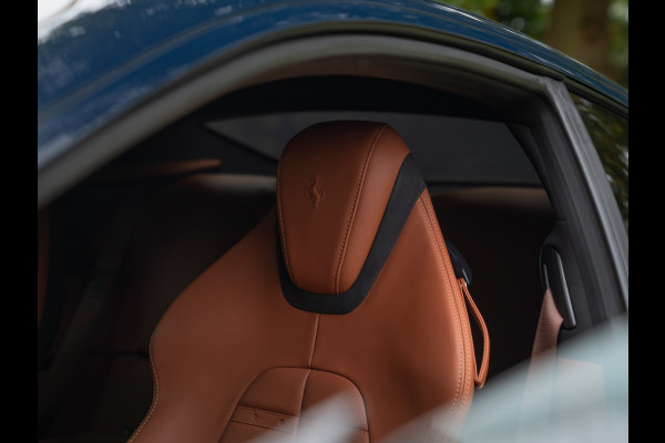 Ferrari Roma 3.9 V8 HELE | Daytona Seats | Pass. Display | ADAS | CarPlay | Carbon stuur