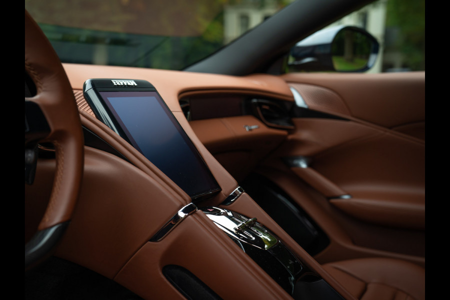 Ferrari Roma 3.9 V8 HELE | Daytona Seats | Pass. Display | ADAS | CarPlay | Carbon stuur