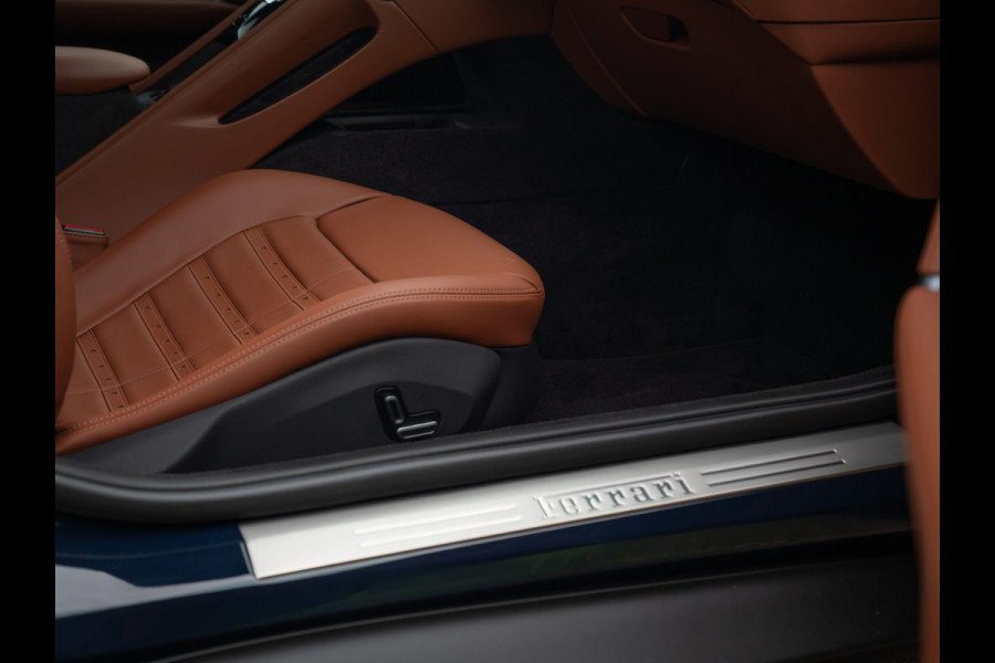 Ferrari Roma 3.9 V8 HELE | Daytona Seats | Pass. Display | ADAS | CarPlay | Carbon stuur