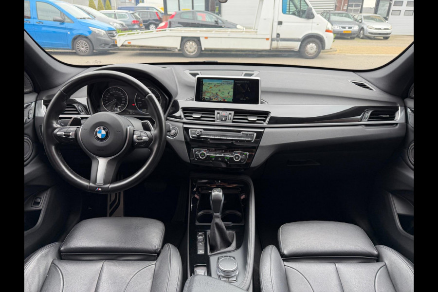 BMW X1 XDrive25i 231PK M-Sport LED Pano Leder Camera HUD H/K BMW X1 XDrive25i 231PK M-Sport LED Pano Leder Camera HUD H/K