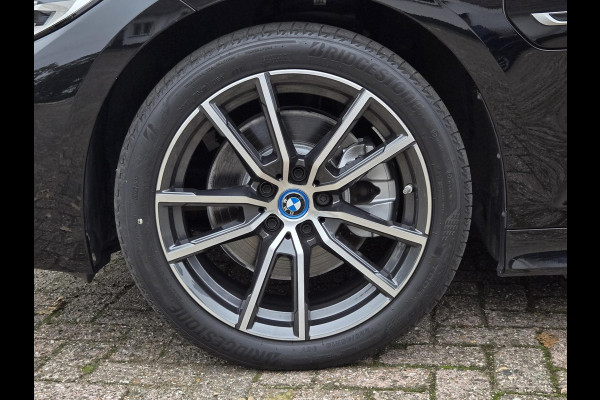 BMW 3 Serie Touring 320e SPORTLINE | SPORTSTOELEN | LEDER | 18 INCH LM VELGEN |