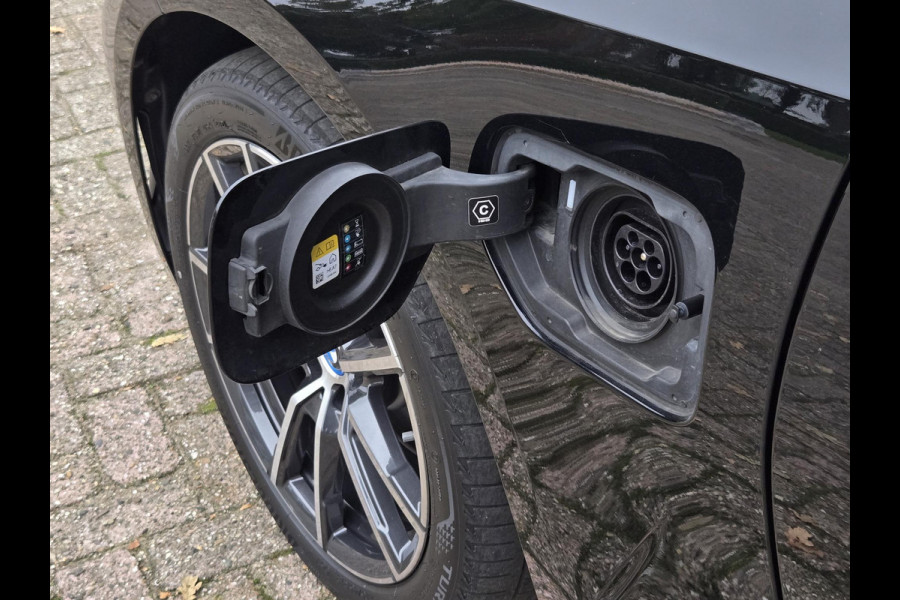 BMW 3 Serie Touring 320e SPORTLINE | SPORTSTOELEN | LEDER | 18 INCH LM VELGEN |