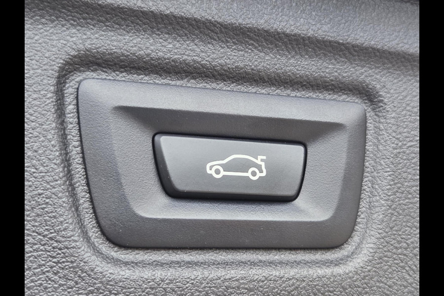 BMW 3 Serie Touring 320e SPORTLINE | SPORTSTOELEN | LEDER | 18 INCH LM VELGEN |