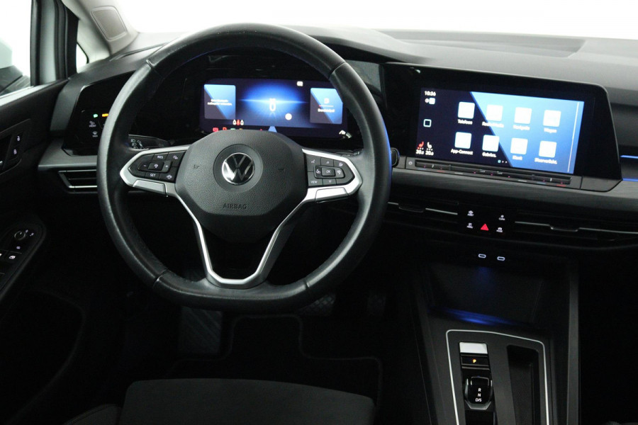 Volkswagen Golf 1.5 eTSI Style (PANORAMADAK, STOEL/STUUR VERWARMING, SFEERVERLICHTING, NAVIGATIE, CRUISE CONTROL ADAPTIEF)