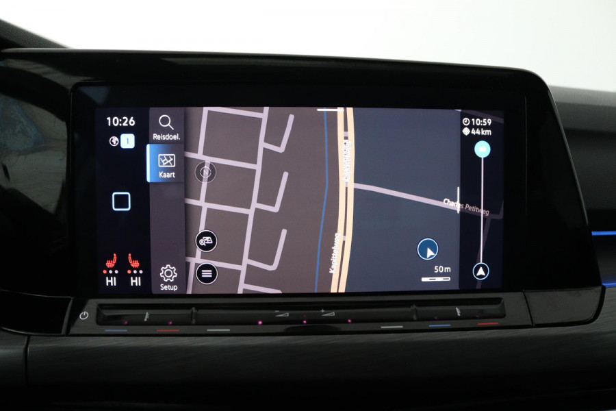 Volkswagen Golf 1.5 eTSI Style (PANORAMADAK, STOEL/STUUR VERWARMING, SFEERVERLICHTING, NAVIGATIE, CRUISE CONTROL ADAPTIEF)