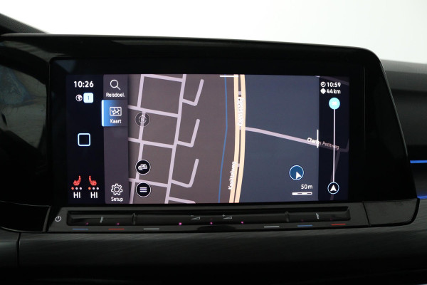 Volkswagen Golf 1.5 eTSI Style (PANORAMADAK, STOEL/STUUR VERWARMING, SFEERVERLICHTING, NAVIGATIE, CRUISE CONTROL ADAPTIEF)