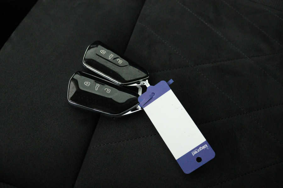 Volkswagen Golf 1.5 eTSI Style (PANORAMADAK, STOEL/STUUR VERWARMING, SFEERVERLICHTING, NAVIGATIE, CRUISE CONTROL ADAPTIEF)