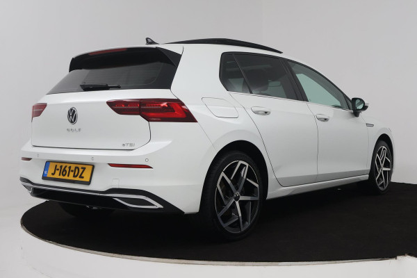 Volkswagen Golf 1.5 eTSI Style (PANORAMADAK, STOEL/STUUR VERWARMING, SFEERVERLICHTING, NAVIGATIE, CRUISE CONTROL ADAPTIEF)