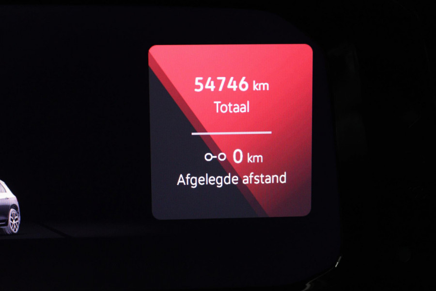Volkswagen Golf 1.5 eTSI Style (PANORAMADAK, STOEL/STUUR VERWARMING, SFEERVERLICHTING, NAVIGATIE, CRUISE CONTROL ADAPTIEF)