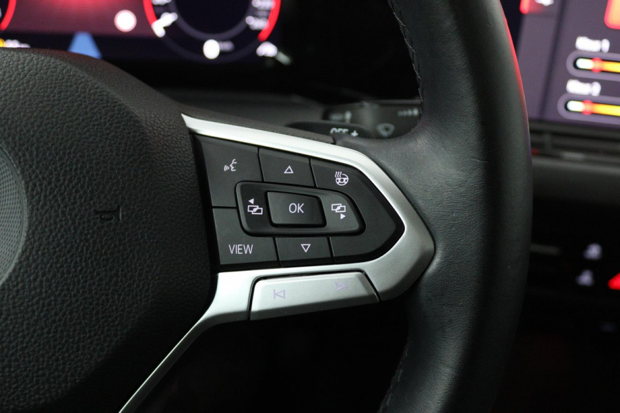 Volkswagen Golf 1.5 eTSI Style (PANORAMADAK, STOEL/STUUR VERWARMING, SFEERVERLICHTING, NAVIGATIE, CRUISE CONTROL ADAPTIEF)