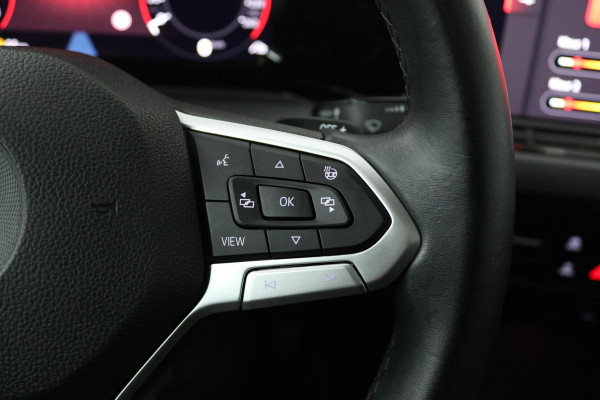 Volkswagen Golf 1.5 eTSI Style (PANORAMADAK, STOEL/STUUR VERWARMING, SFEERVERLICHTING, NAVIGATIE, CRUISE CONTROL ADAPTIEF)