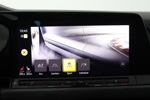 Volkswagen Golf 1.5 eTSI Style (PANORAMADAK, STOEL/STUUR VERWARMING, SFEERVERLICHTING, NAVIGATIE, CRUISE CONTROL ADAPTIEF)