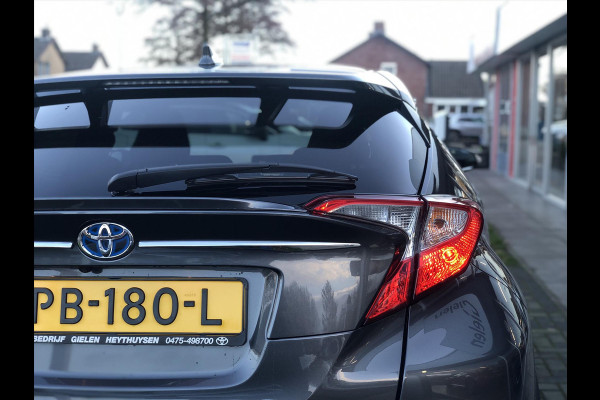 Toyota C-HR 1.8 Hybrid Executive | Navigatie, Half Leer, Parkeersensoren, Stoelverwarming, Keyless, 18 inch, Perfecte staat! Toyota C-HR 1.8 Hybrid Executive | Navigatie, Half Leer, Parkeersensoren, Stoelverwarming, Keyless, 18 inch, Perfecte staat!
