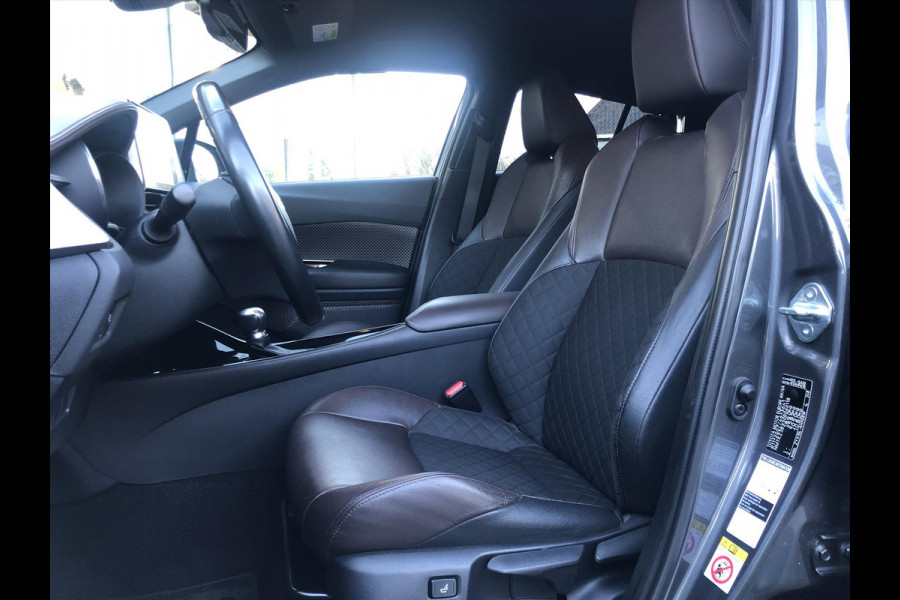 Toyota C-HR 1.8 Hybrid Executive | Navigatie, Half Leer, Parkeersensoren, Stoelverwarming, Keyless, 18 inch, Perfecte staat! Toyota C-HR 1.8 Hybrid Executive | Navigatie, Half Leer, Parkeersensoren, Stoelverwarming, Keyless, 18 inch, Perfecte staat!