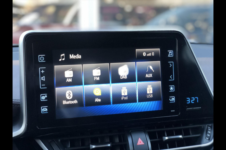 Toyota C-HR 1.8 Hybrid Executive | Navigatie, Half Leer, Parkeersensoren, Stoelverwarming, Keyless, 18 inch, Perfecte staat! Toyota C-HR 1.8 Hybrid Executive | Navigatie, Half Leer, Parkeersensoren, Stoelverwarming, Keyless, 18 inch, Perfecte staat!